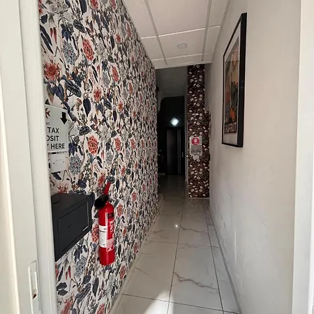 Rum i privatbostad Airconditioned And Spacious Sliema