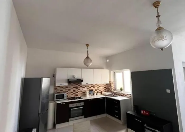 Airconditioned And Spacious Homestay