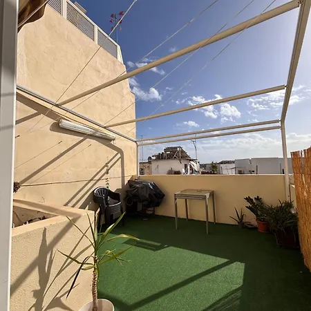 Airconditioned And Spacious Homestay *